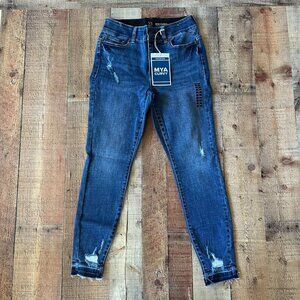 NY&C Women's Size 8 Mya Curvy High Waisted Skinny Jeans with Raw Hem Detail